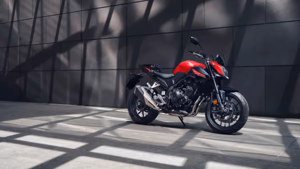 CB500 Hornet - Galeria - lateral direita estacionada