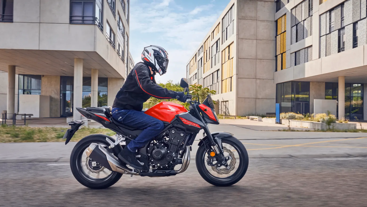 CB500 Hornet - Galeria - lateral direita rua - 3 de 17