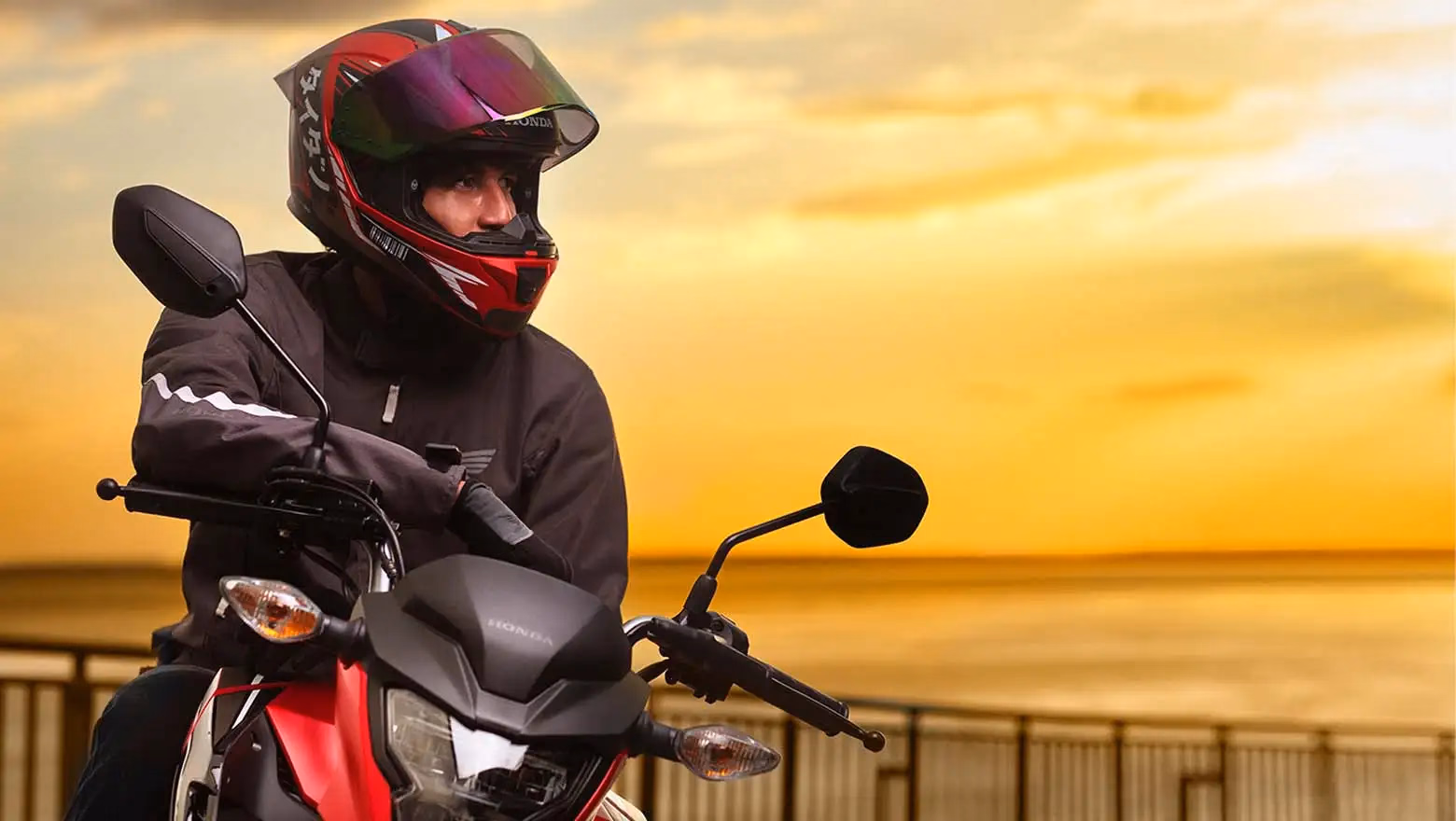 Moto Honda Nova Titan Edição Comemorativa de 50 Anos Com Modelo Visão Frontal Por Do Sol - 11 de 24